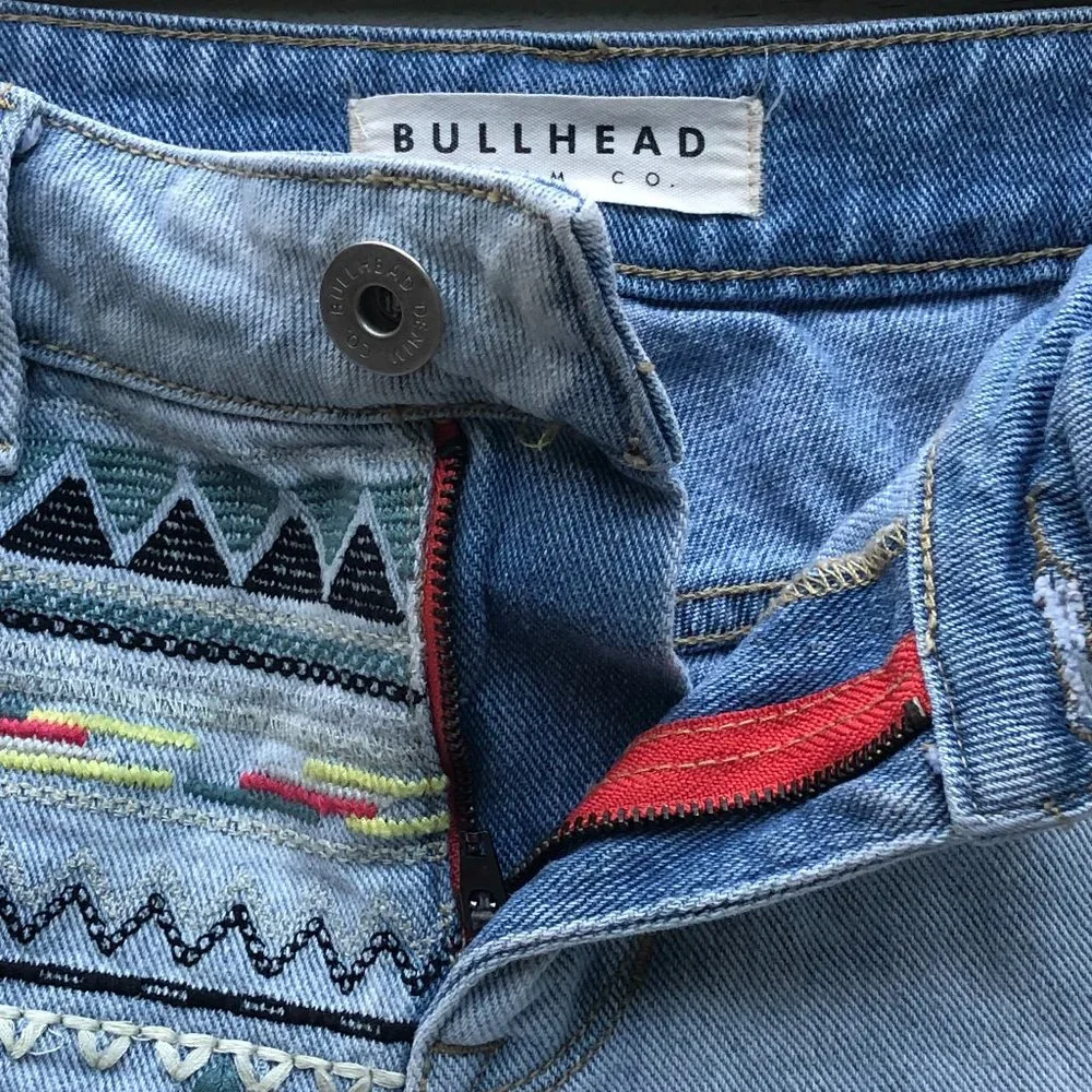 Bullhead Denim Beachy Low Rise Aztec Embroidered Jean Shorts Y2K Western Hippie